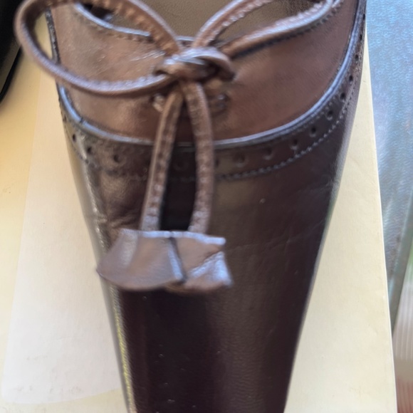 Etienne Aigner two tone chocolate heel - Picture 4 of 10